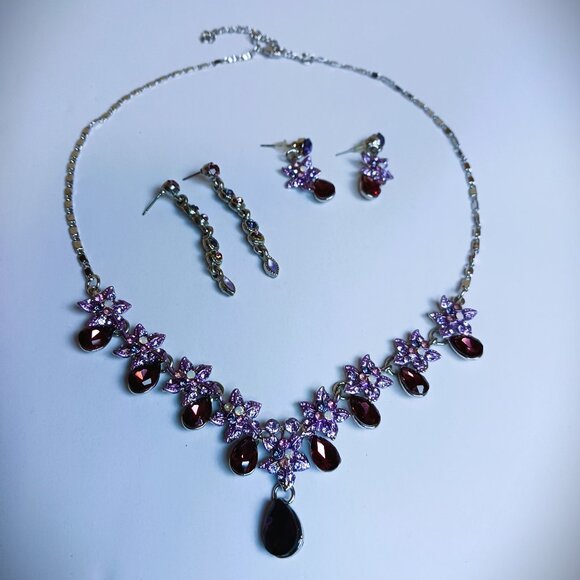 PURPLEs MAUVEs Statement Necklace & 2 Pairs of Earring Glass Worn Once - Picture 1 of 6